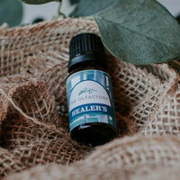 Healer's blend essential oil contains cinnamon, lemon, eucalyptus, clove and tea tree essential oils. It is an herbal and spicy blend perfect all year round